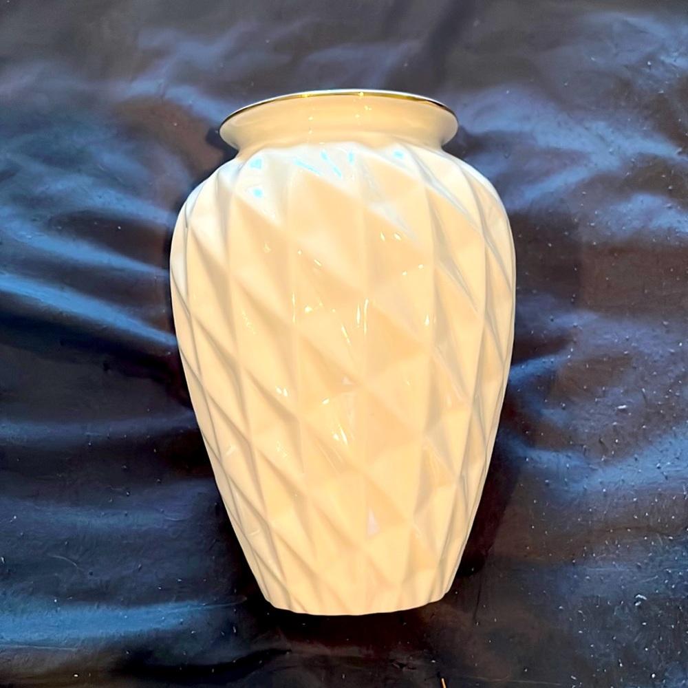 LENOX Lattice Spiral Vase